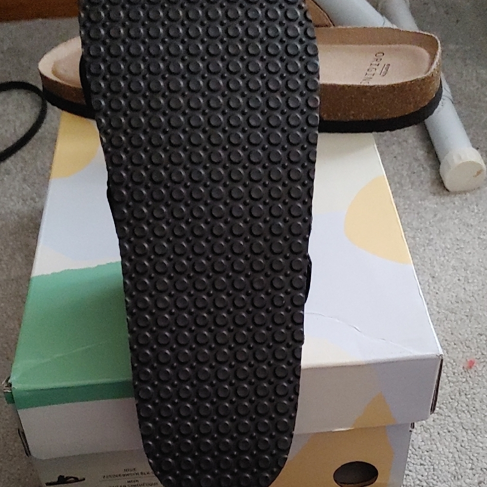 Earth Origins Black Sandals - Picture 5 of 5